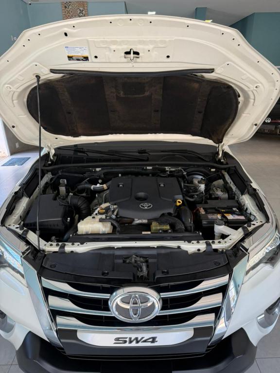 TOYOTA Hilux SW4 - Foto
