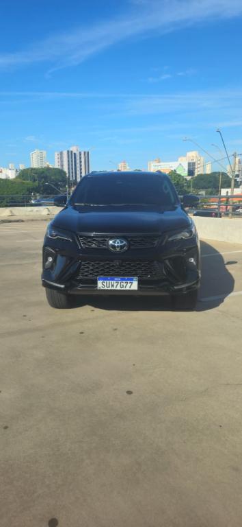 TOYOTA Hilux SW4 - Foto