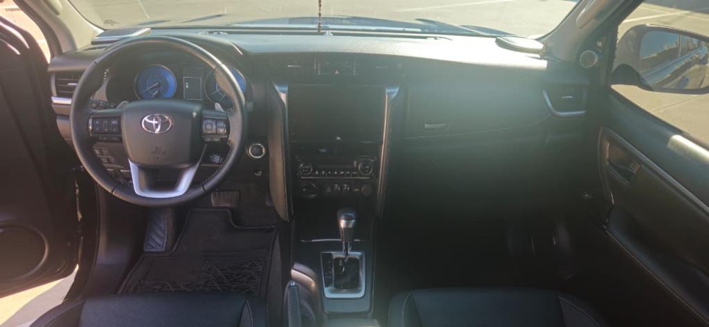 TOYOTA Hilux SW4 - Foto