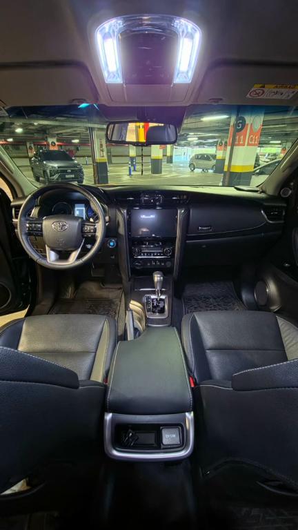 TOYOTA Hilux SW4 - Foto