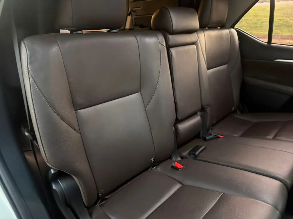 TOYOTA Hilux SW4 - Foto