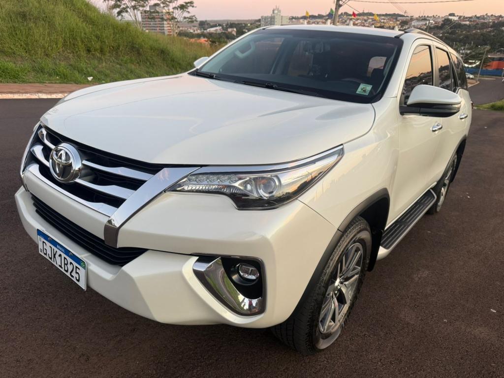 TOYOTA Hilux SW4