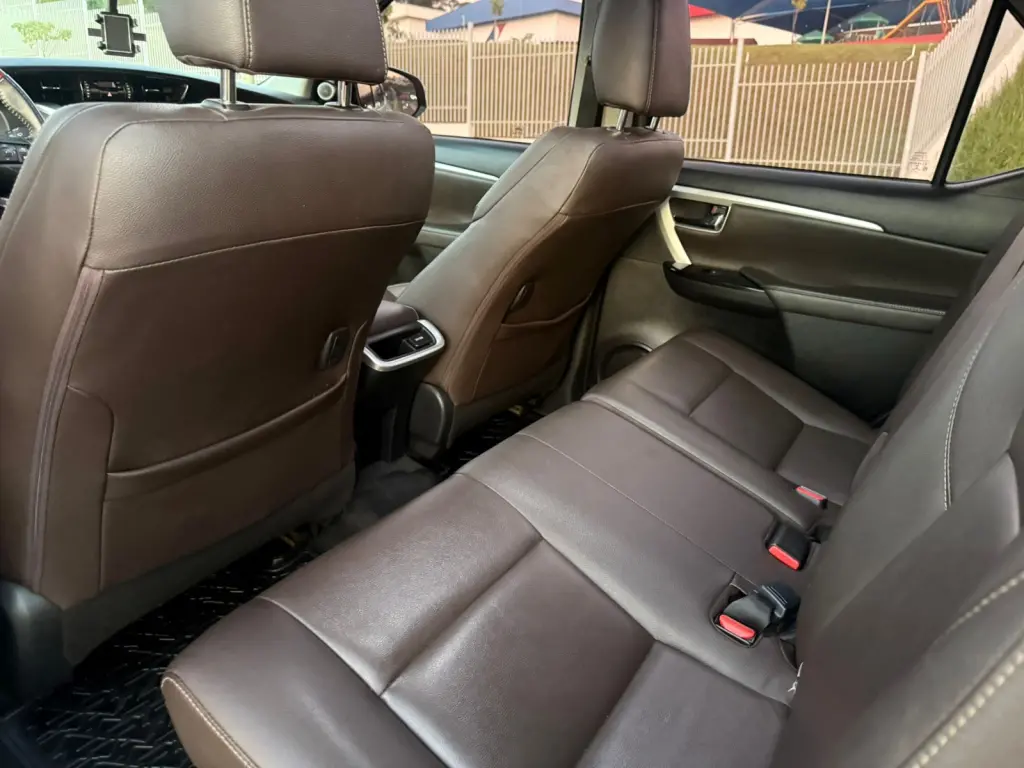 TOYOTA Hilux SW4 - Foto
