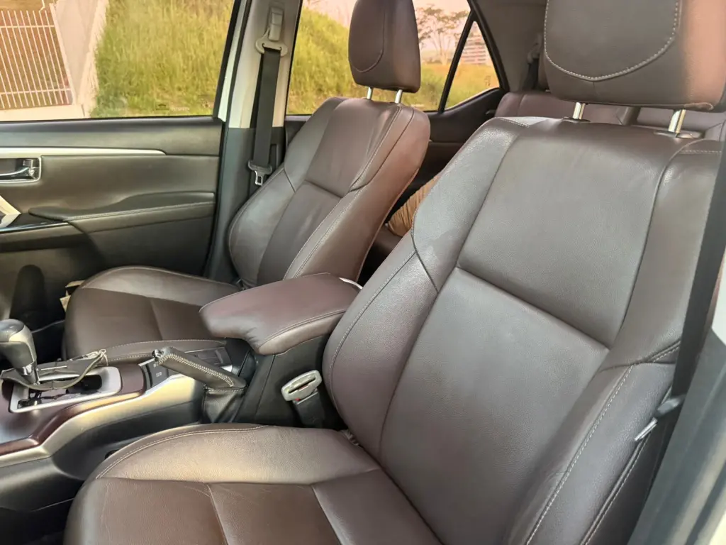 TOYOTA Hilux SW4 - Foto