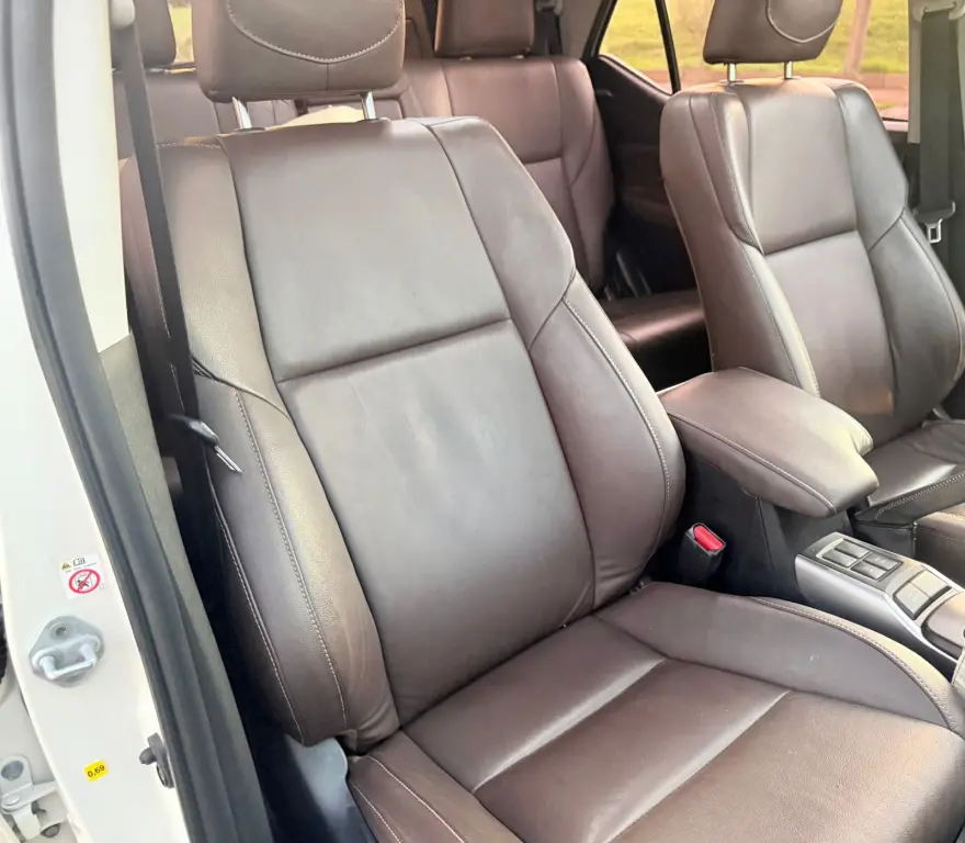 TOYOTA Hilux SW4 - Foto