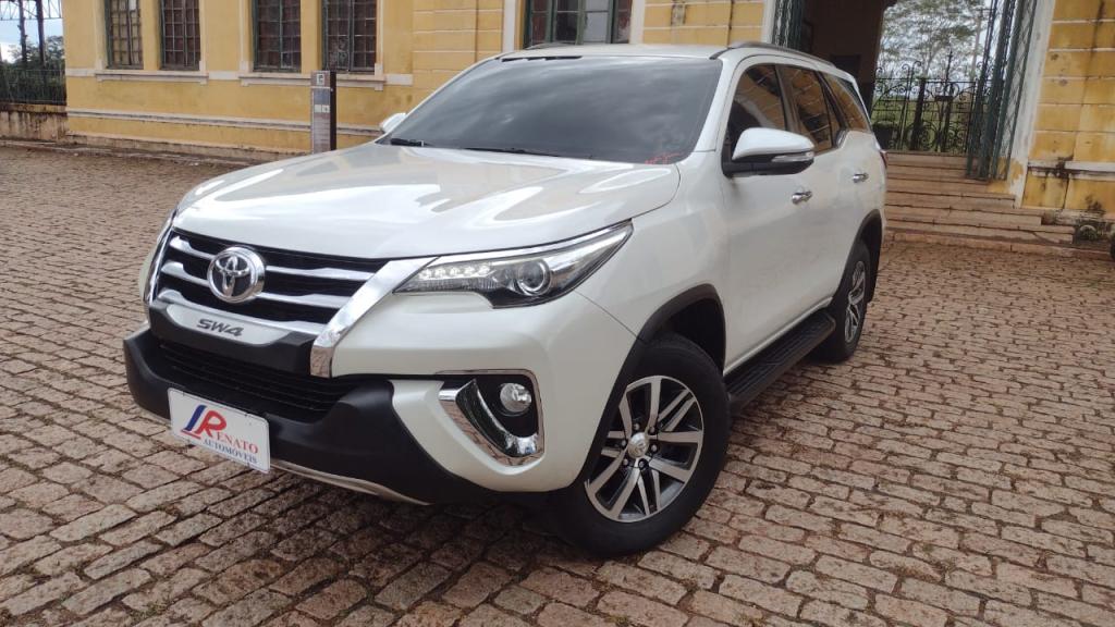 TOYOTA Hilux SW4