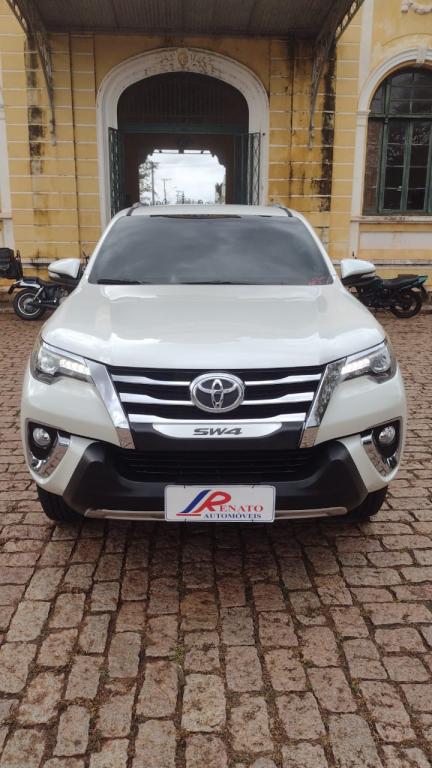TOYOTA Hilux SW4 - Foto