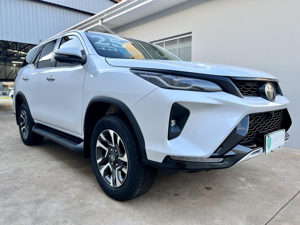 TOYOTA Hilux SW4 - Foto
