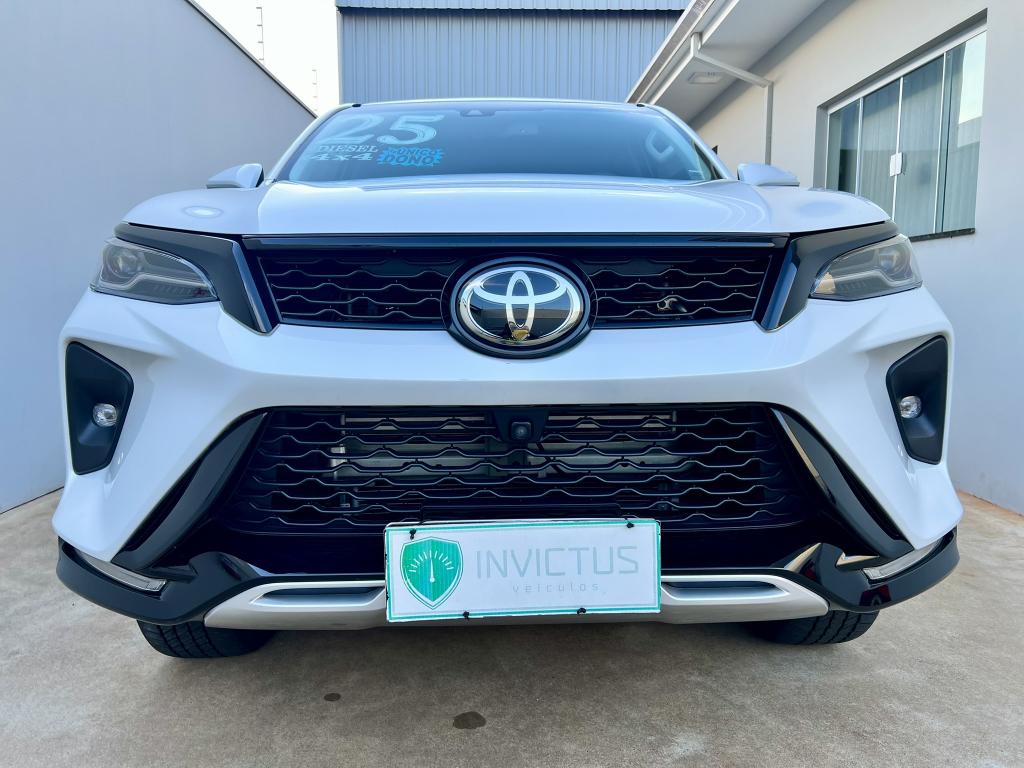TOYOTA Hilux SW4 - Foto