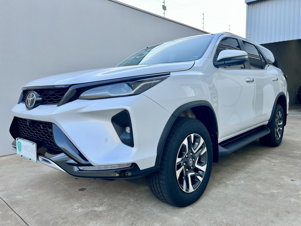 TOYOTA Hilux SW4 - Foto