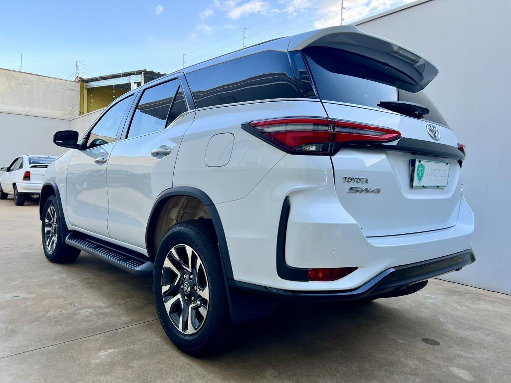 TOYOTA Hilux SW4 - Foto