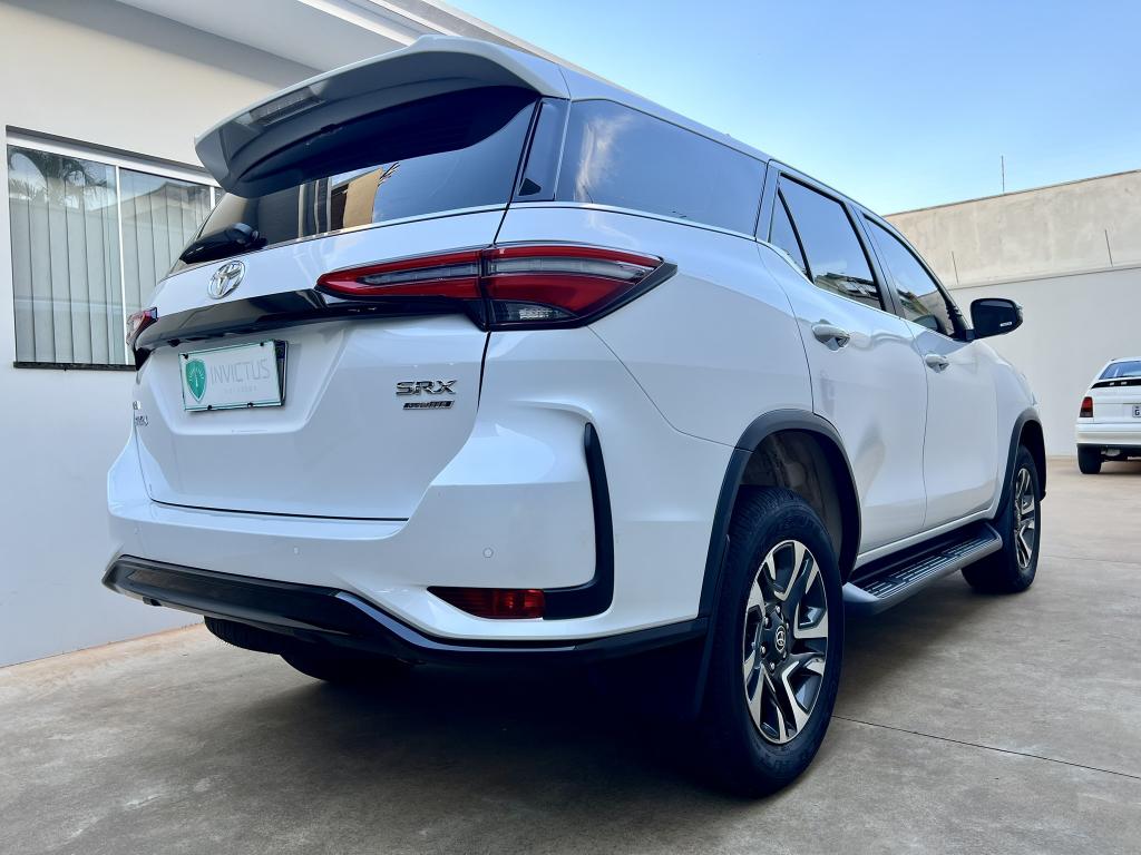 TOYOTA Hilux SW4 - Foto