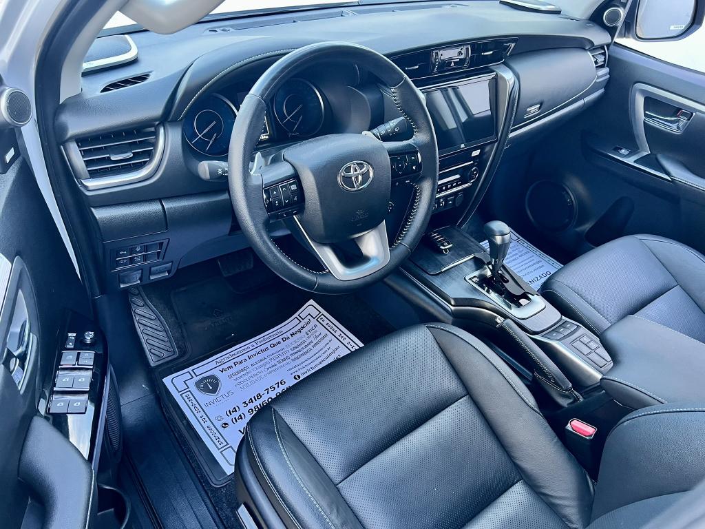 TOYOTA Hilux SW4 - Foto