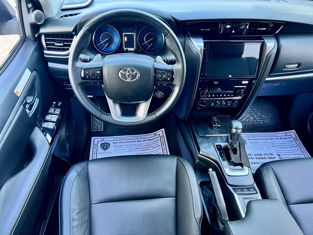 TOYOTA Hilux SW4 - Foto