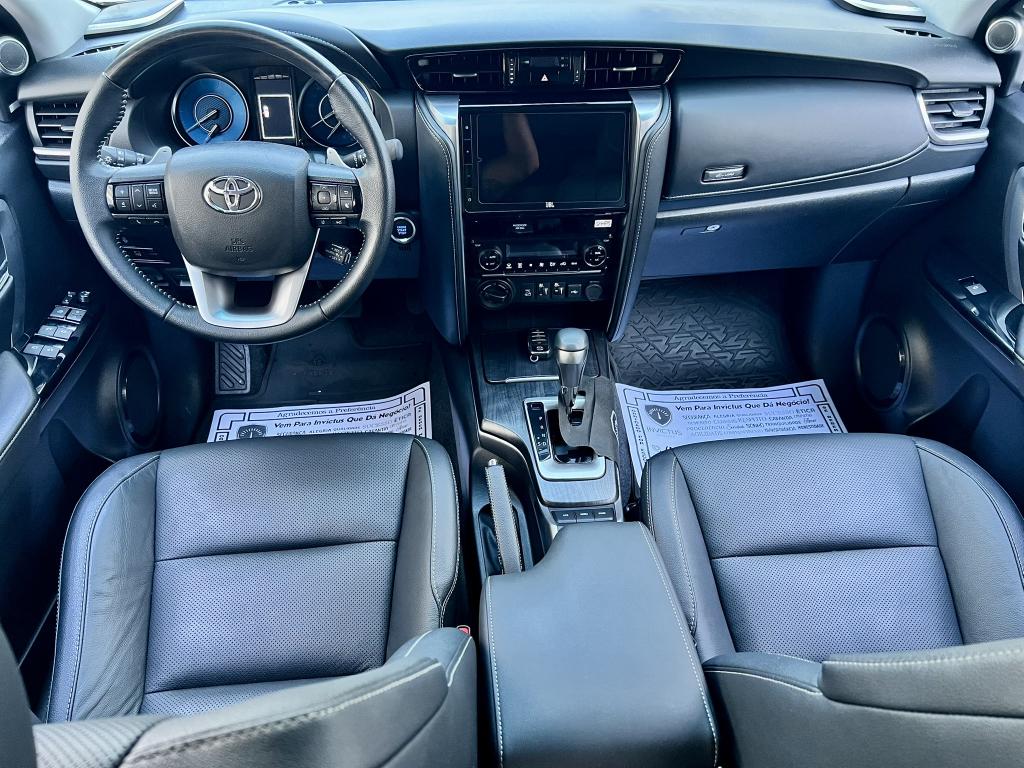 TOYOTA Hilux SW4 - Foto