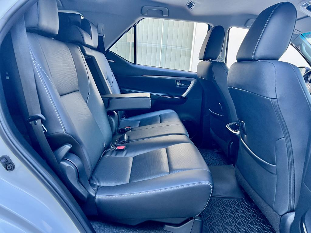 TOYOTA Hilux SW4 - Foto