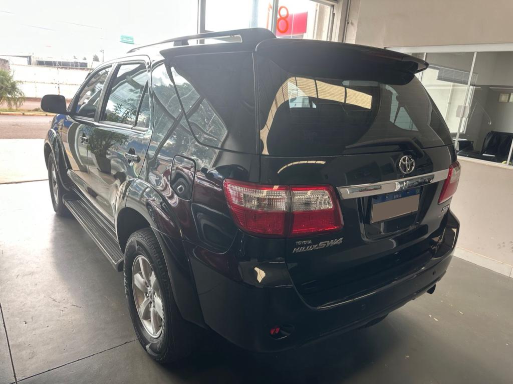 TOYOTA Hilux SW4 - Foto