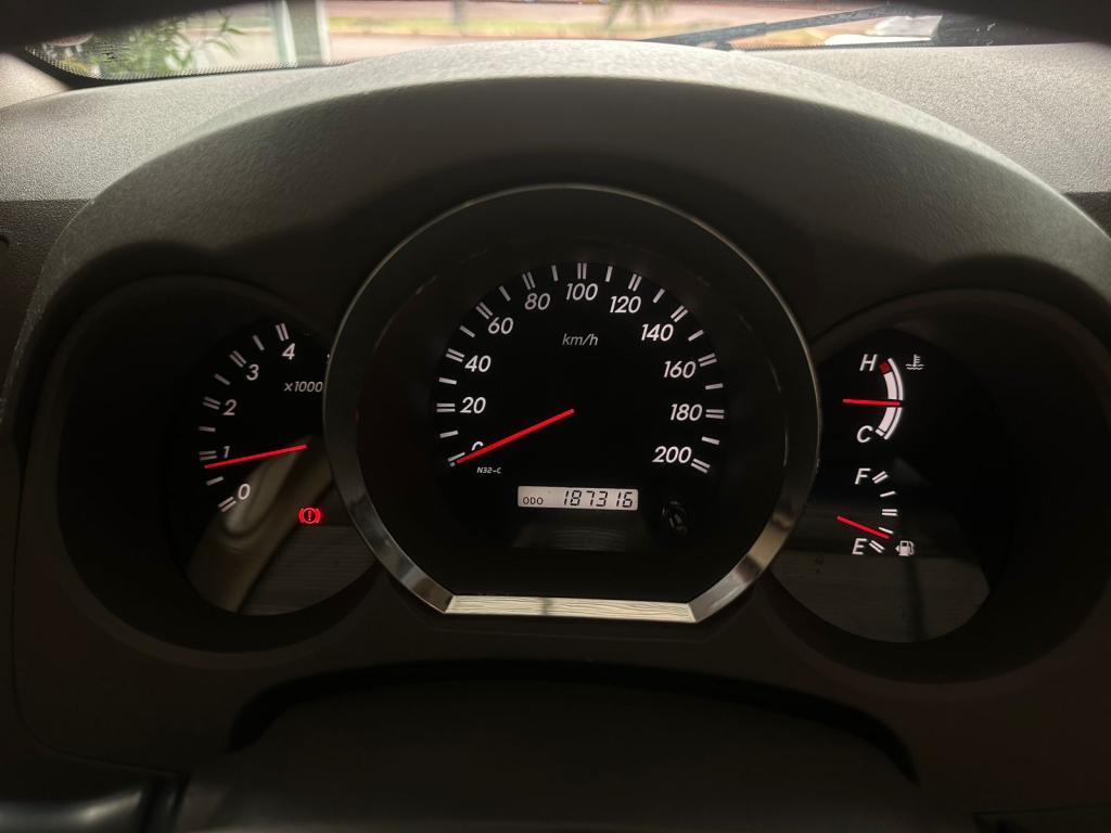 TOYOTA Hilux SW4 - Foto