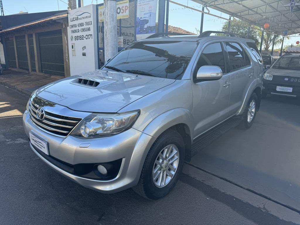 TOYOTA Hilux SW4 - Foto