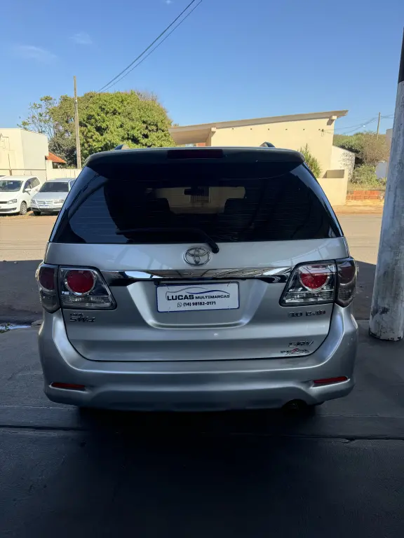 TOYOTA Hilux SW4 - Foto