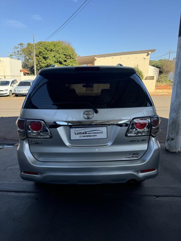 TOYOTA Hilux SW4 - Foto