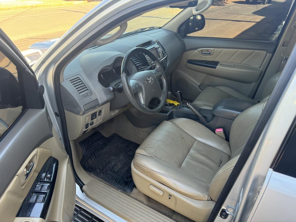 TOYOTA Hilux SW4 - Foto