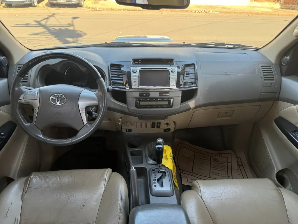 TOYOTA Hilux SW4 - Foto