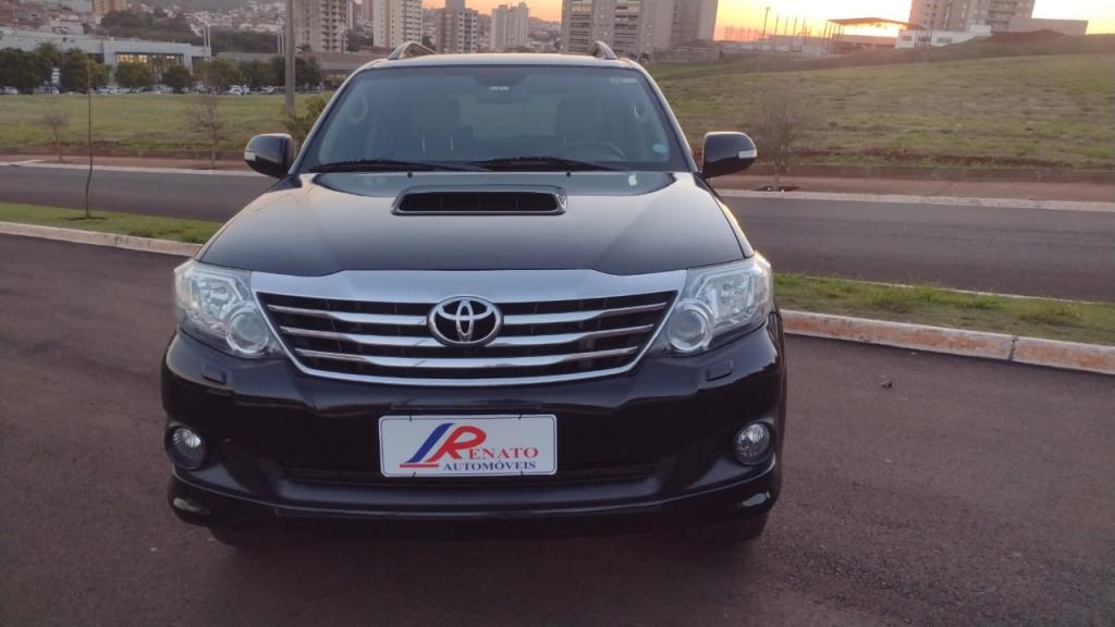 TOYOTA Hilux SW4 - Foto