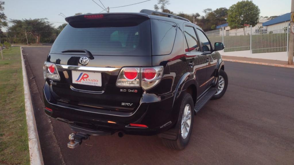 TOYOTA Hilux SW4 - Foto