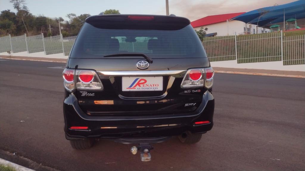 TOYOTA Hilux SW4 - Foto