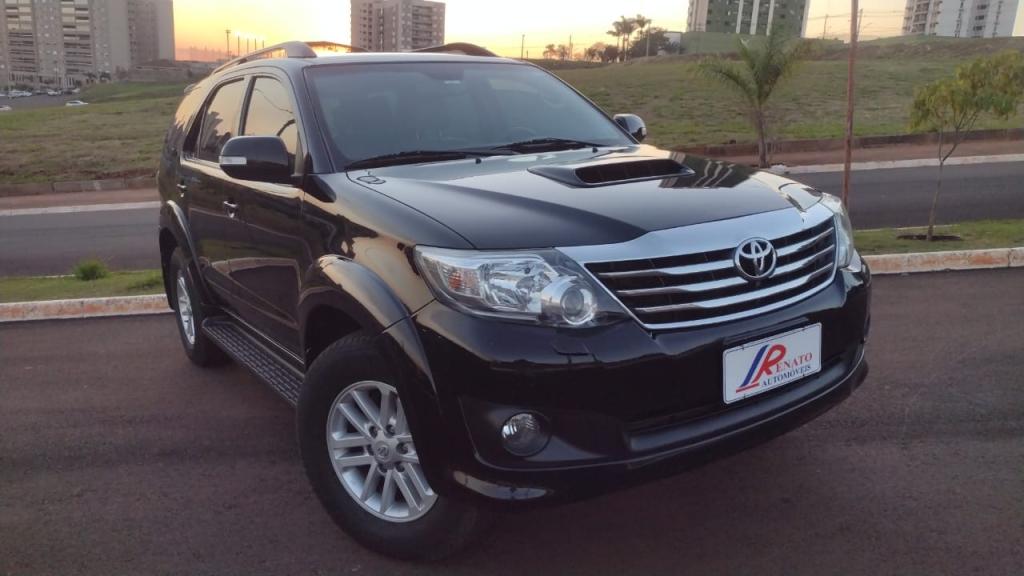TOYOTA Hilux SW4 - Foto