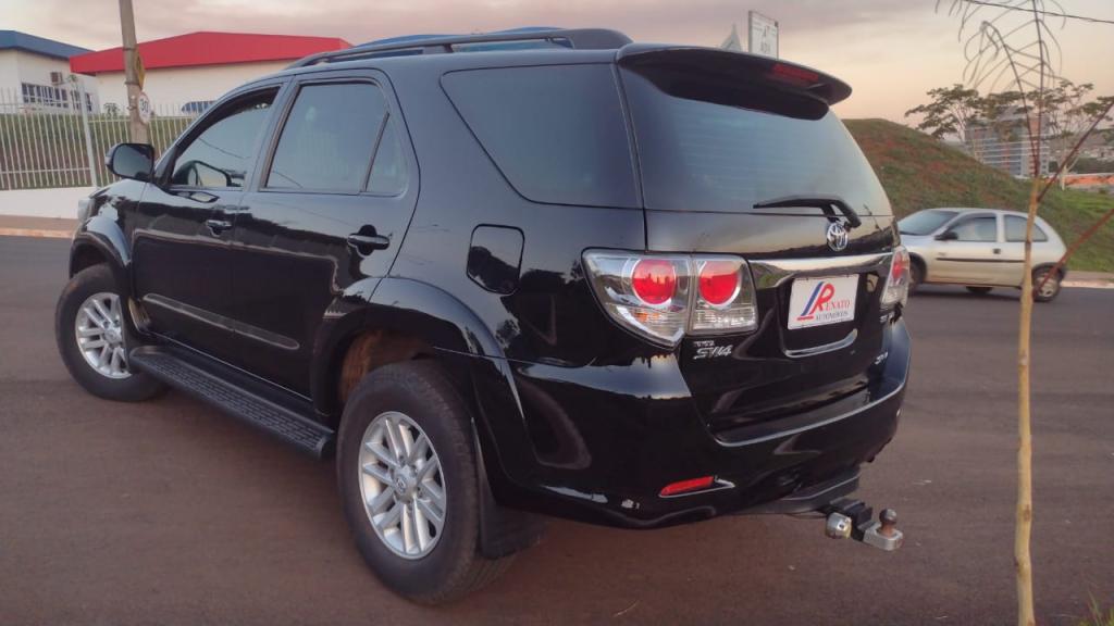 TOYOTA Hilux SW4 - Foto