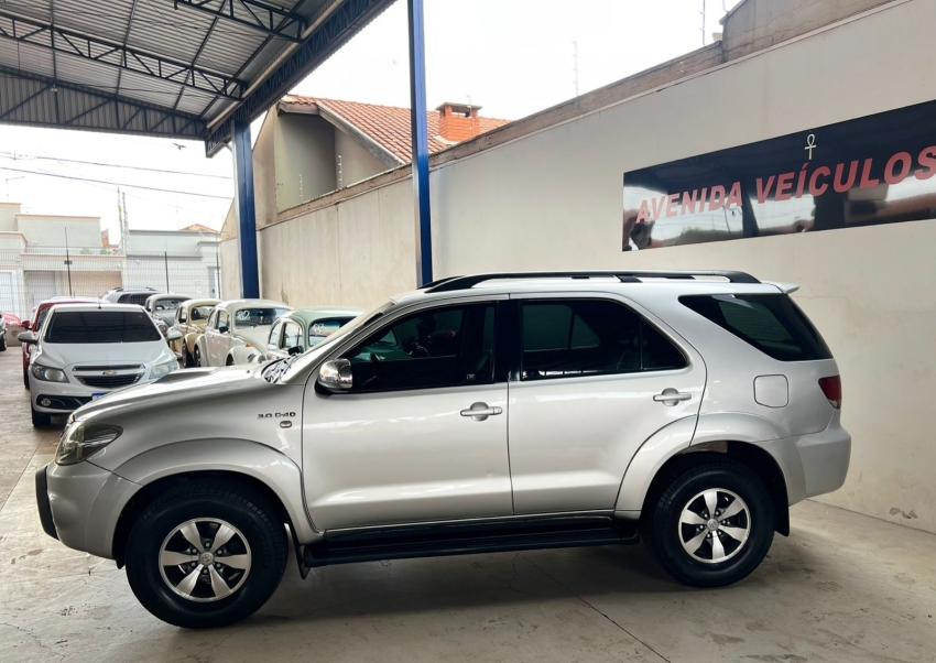 TOYOTA Hilux SW4 - Foto