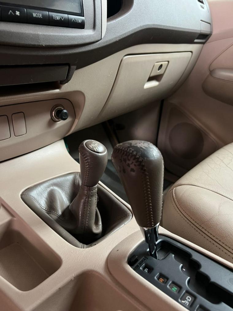 TOYOTA Hilux SW4 - Foto