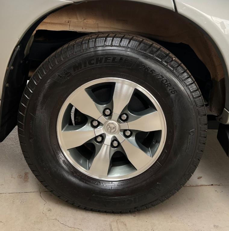 TOYOTA Hilux SW4 - Foto