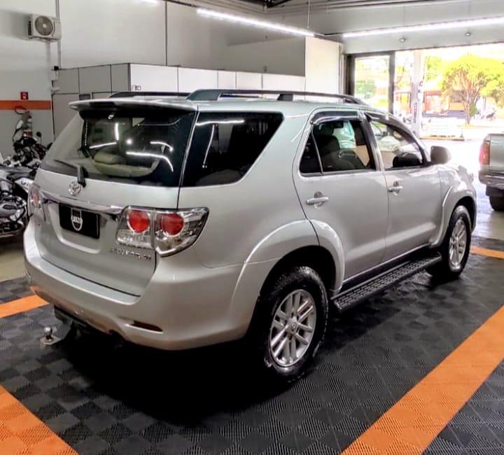 TOYOTA Hilux SW4 - Foto