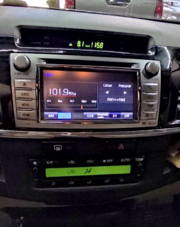 TOYOTA Hilux SW4 - Foto