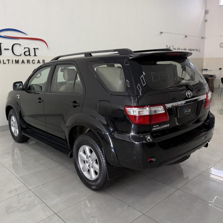 TOYOTA Hilux SW4 - Foto