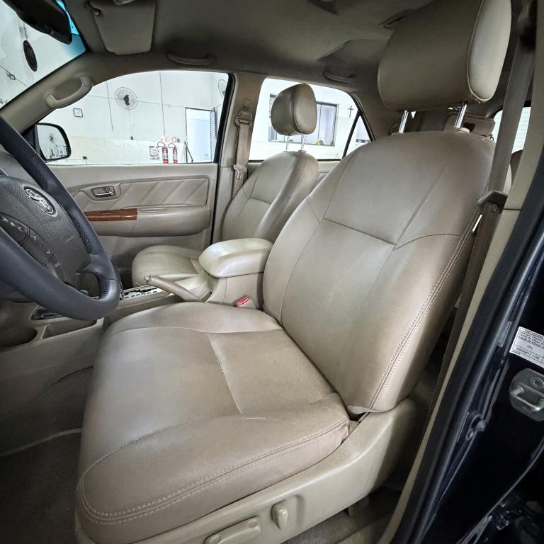 TOYOTA Hilux SW4 - Foto