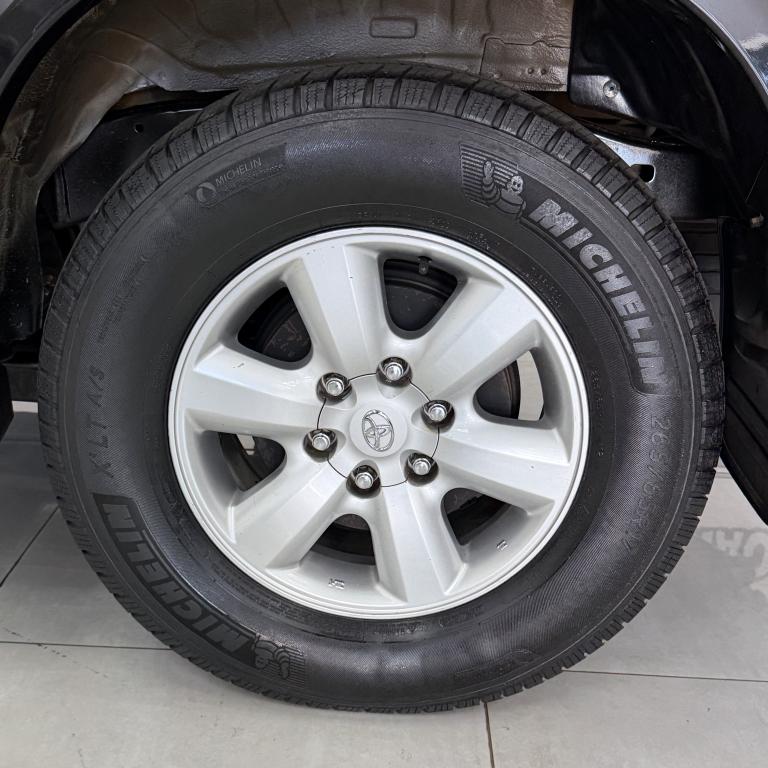 TOYOTA Hilux SW4 - Foto