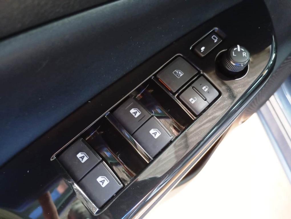 TOYOTA Yaris Hatch - Miniatura