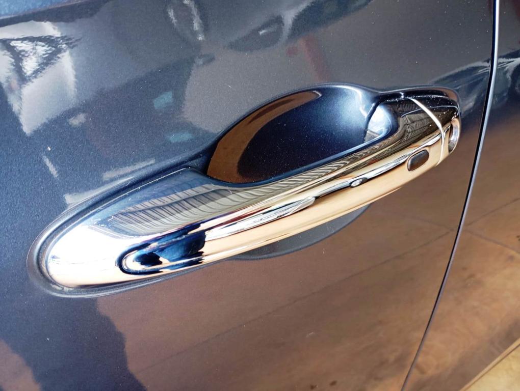 TOYOTA Yaris Hatch - Miniatura