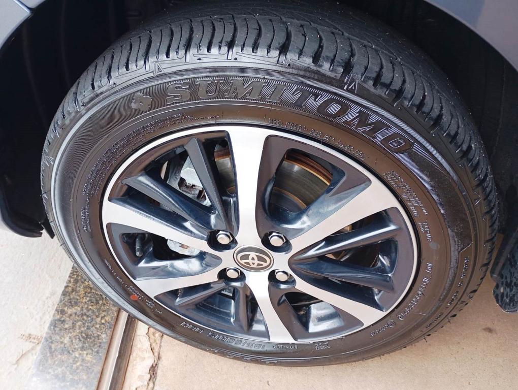 TOYOTA Yaris Hatch - Miniatura