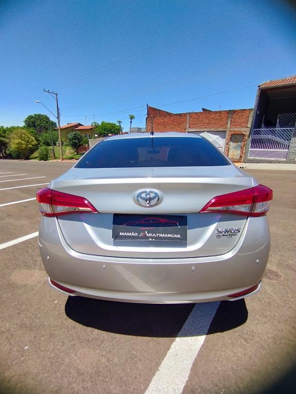 TOYOTA Yaris Sedan - Foto