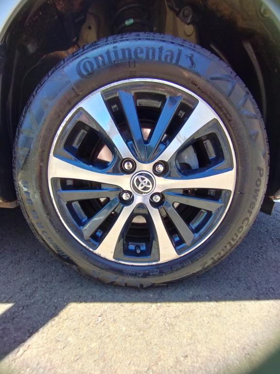 TOYOTA Yaris Sedan - Foto