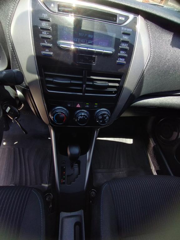 TOYOTA Yaris Sedan - Foto