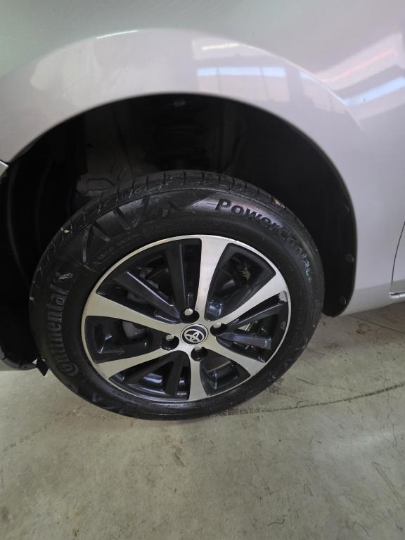 TOYOTA Yaris Sedan - Foto