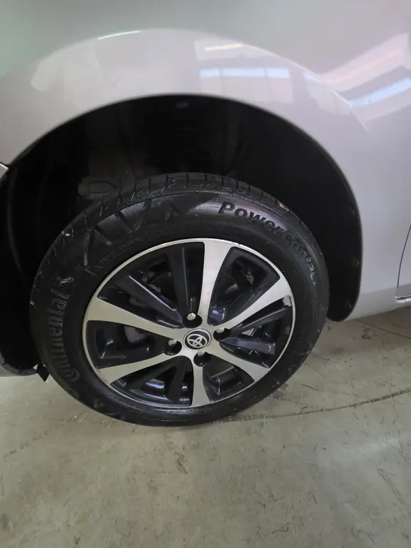 TOYOTA Yaris Sedan - Foto