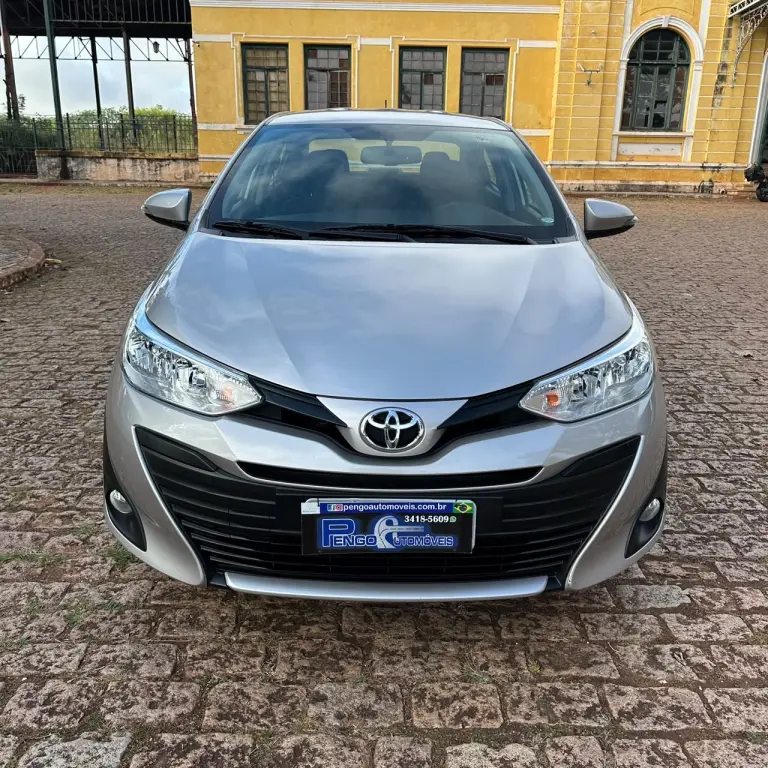 TOYOTA Yaris Sedan - Foto