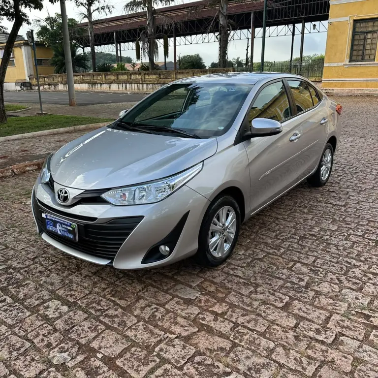 TOYOTA Yaris Sedan - Foto